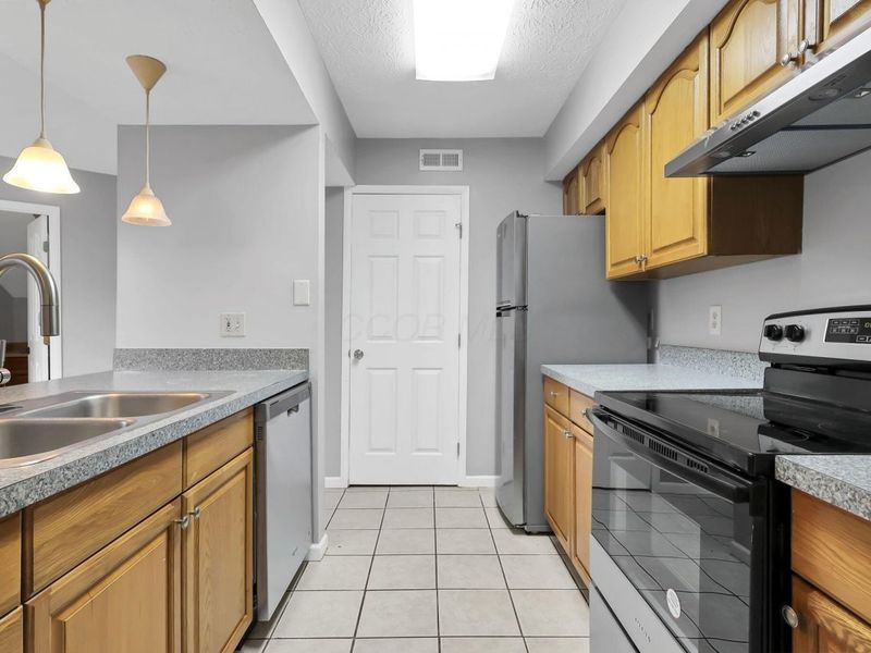 1642 Park Row Drive, Unit K, Columbus, OH 43235 Photo 22