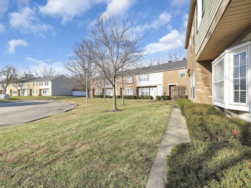 1642 Park Row Drive, Unit K, Columbus, OH 43235 Photo 4