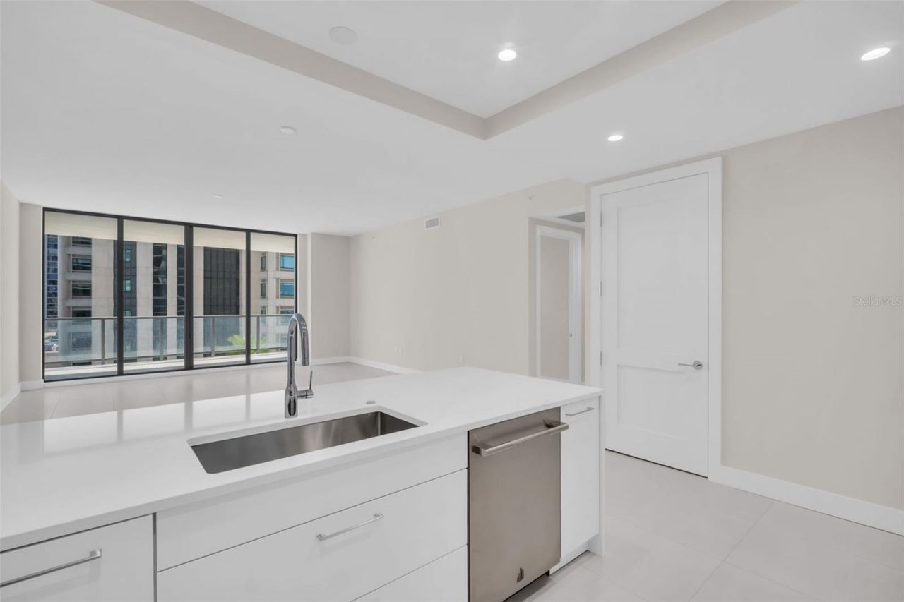 275 1st Avenue S, Unit 1104, Saint Petersburg, FL 33701 Photo