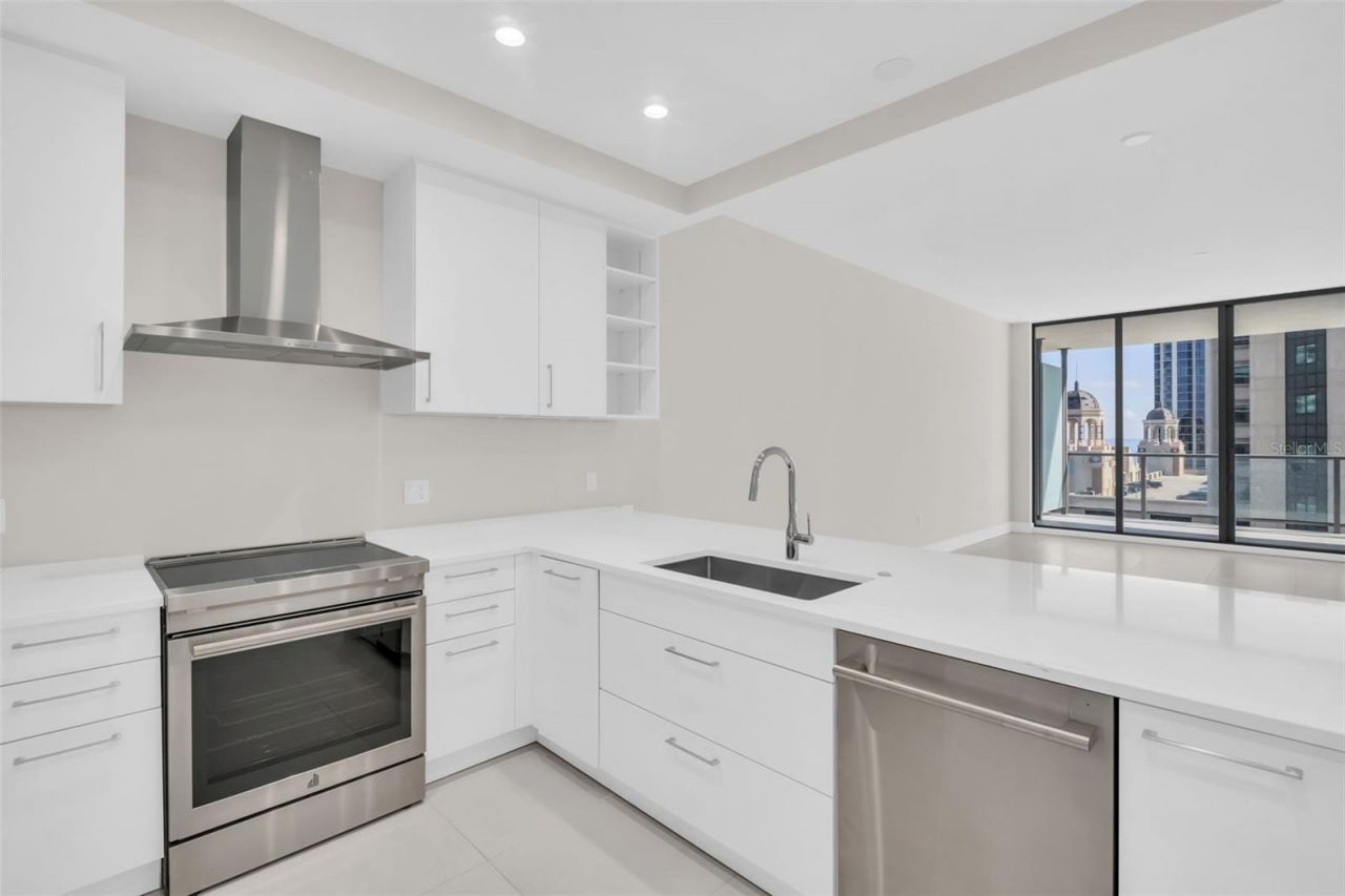 275 1st Avenue S, Unit 1104, Saint Petersburg, FL 33701 Photo