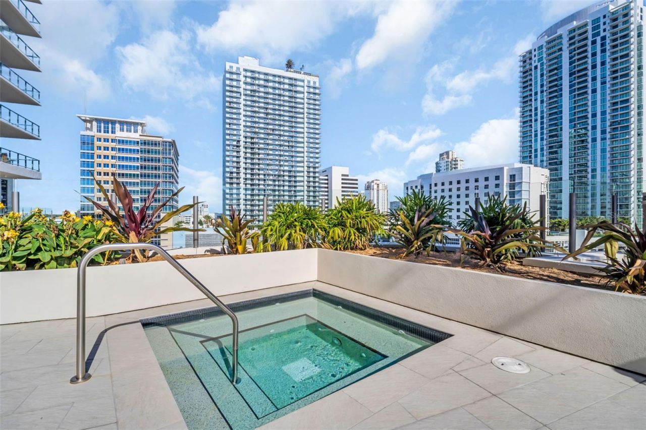 275 1st Avenue S, Unit 1104, Saint Petersburg, FL 33701 Photo