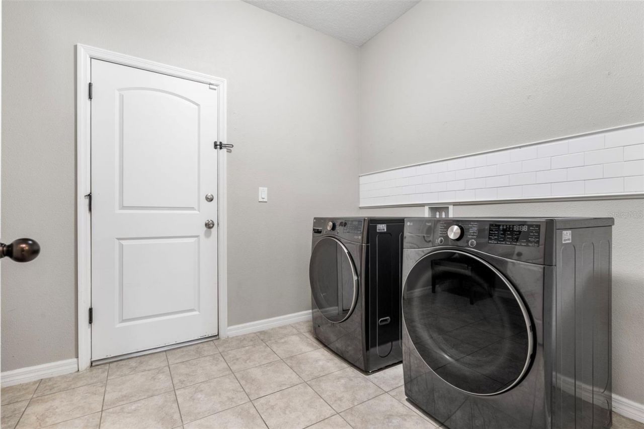 7710 Sunshine Bridge Ave, Gibsonton, FL 33534 Photo