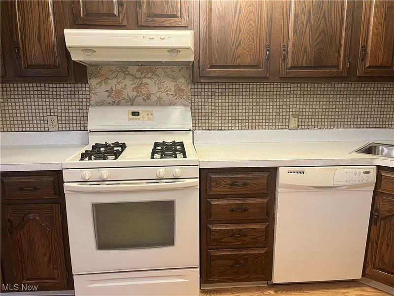 9152 Fosdick Road, Valley View, OH 44125 Photo 9