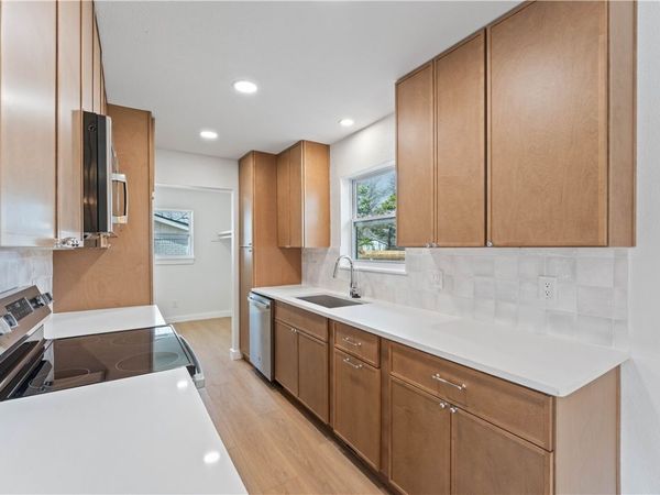 205 SE 12th Street, Bentonville, AR 72712