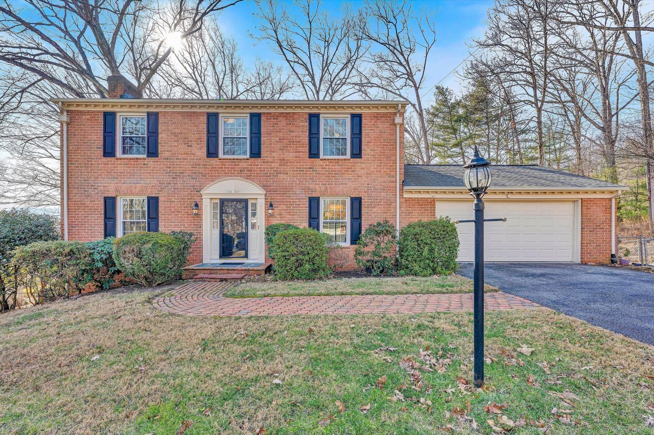 3034 Tree Top Ln, Roanoke, VA 24018 Main Photo