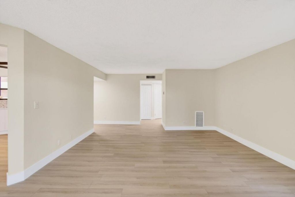 5900 Camino Del Sol, Unit 304, Boca Raton, FL 33433 Photo