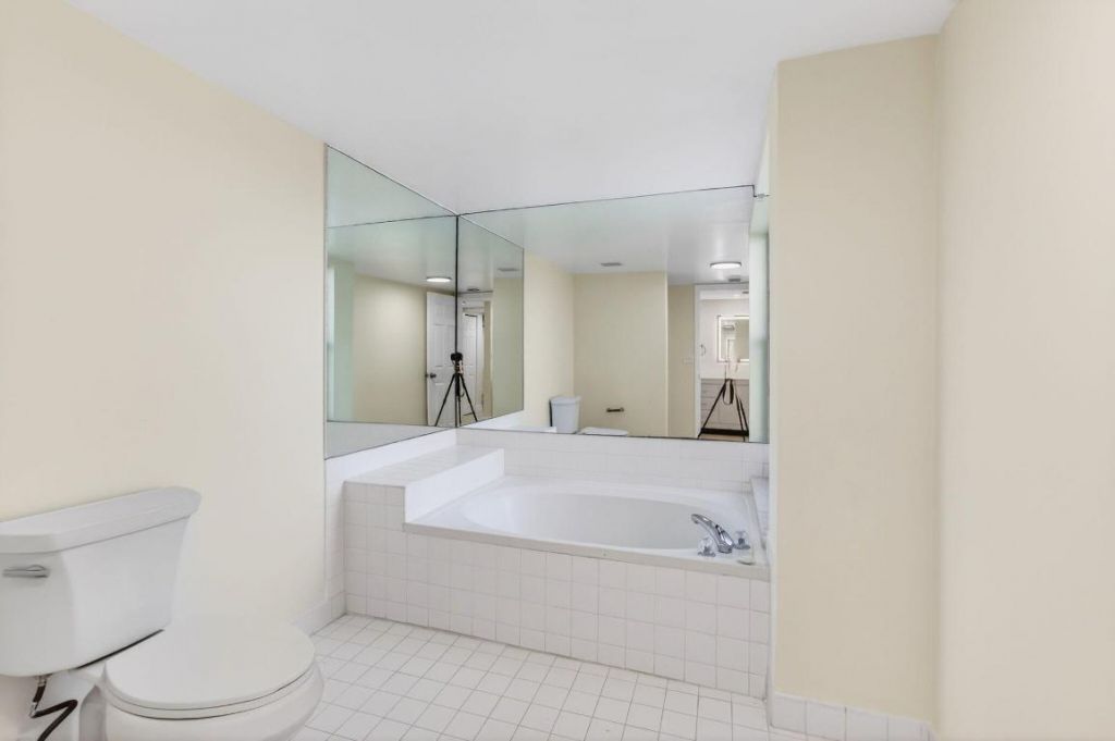 5900 Camino Del Sol, Unit 304, Boca Raton, FL 33433 Photo