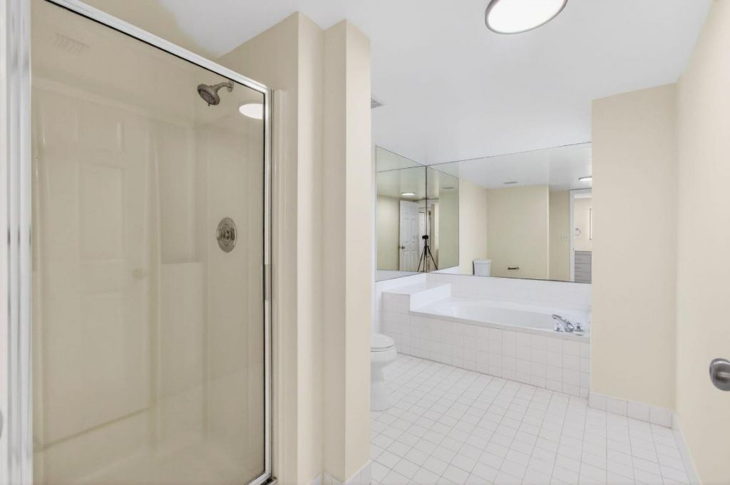 5900 Camino Del Sol, Unit 304, Boca Raton, FL 33433 Photo