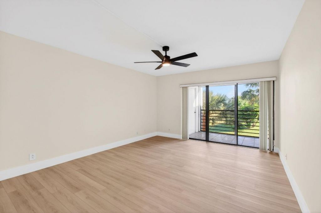 5900 Camino Del Sol, Unit 304, Boca Raton, FL 33433 Photo