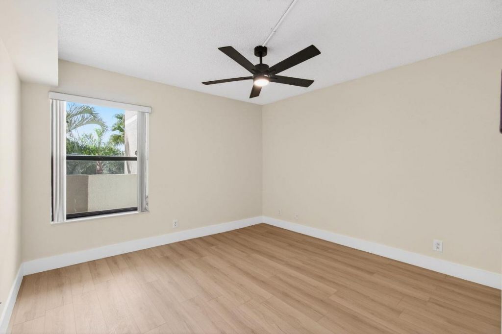 5900 Camino Del Sol, Unit 304, Boca Raton, FL 33433 Photo