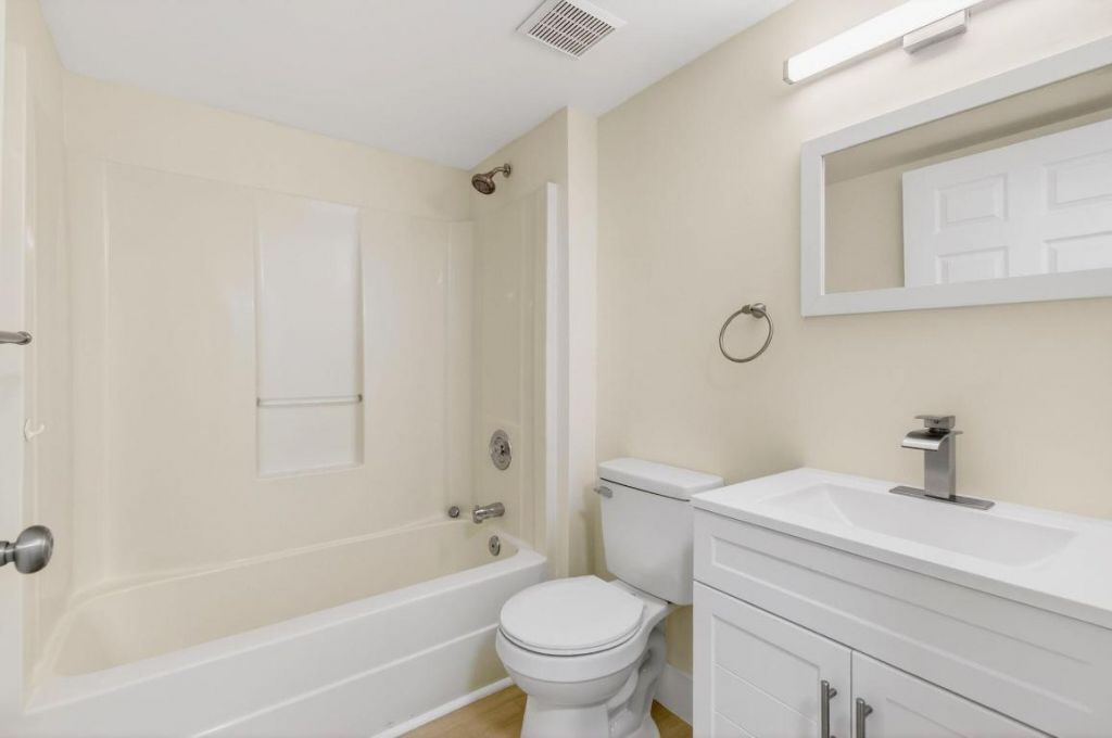 5900 Camino Del Sol, Unit 304, Boca Raton, FL 33433 Photo