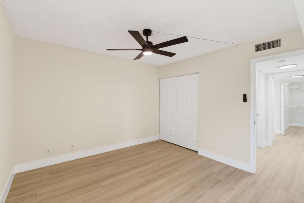 5900 Camino Del Sol, Unit 304, Boca Raton, FL 33433 Photo