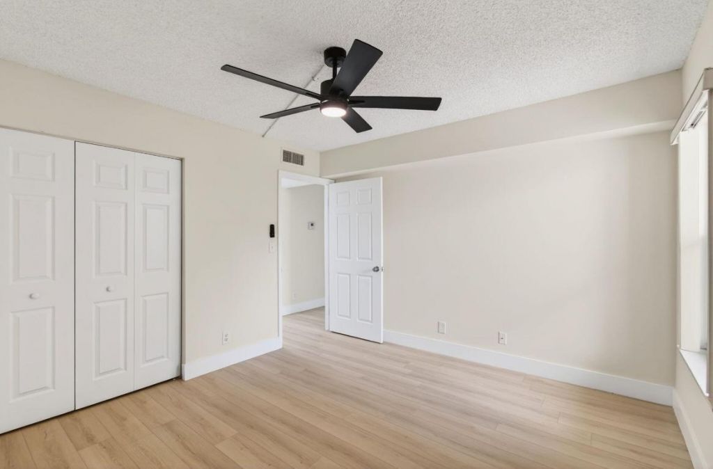 5900 Camino Del Sol, Unit 304, Boca Raton, FL 33433 Photo