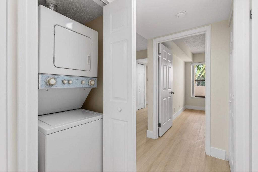 5900 Camino Del Sol, Unit 304, Boca Raton, FL 33433 Photo