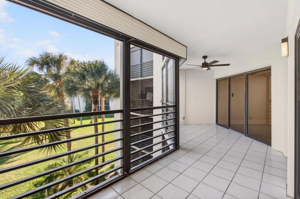 5900 Camino Del Sol, Unit 304, Boca Raton, FL 33433 Photo