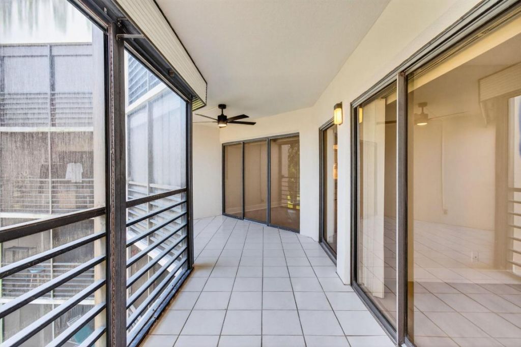 5900 Camino Del Sol, Unit 304, Boca Raton, FL 33433 Photo