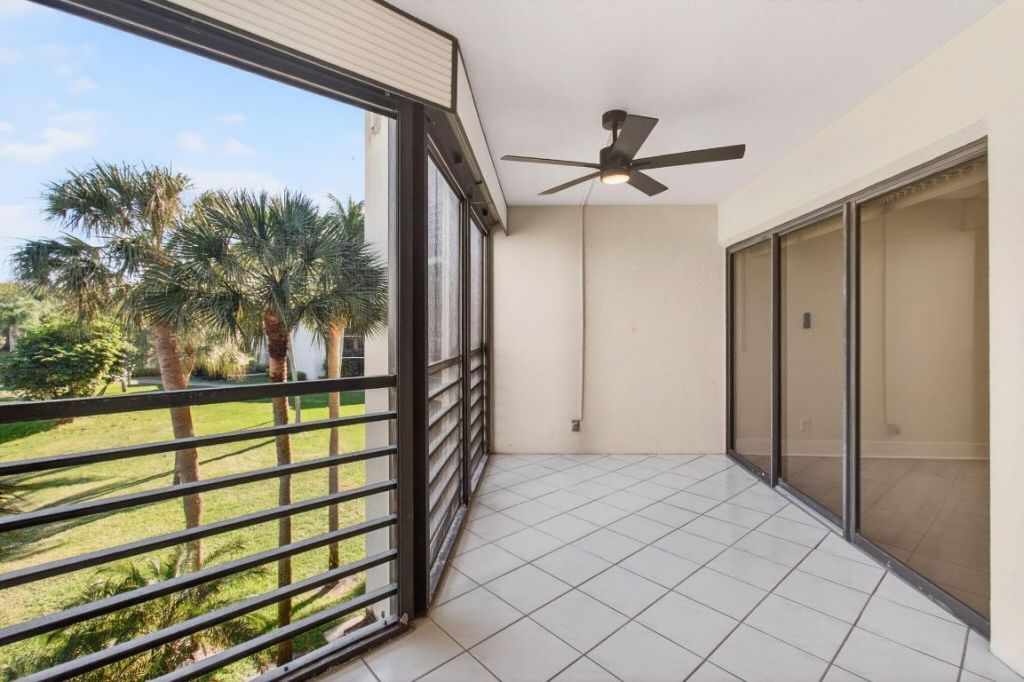 5900 Camino Del Sol, Unit 304, Boca Raton, FL 33433 Photo