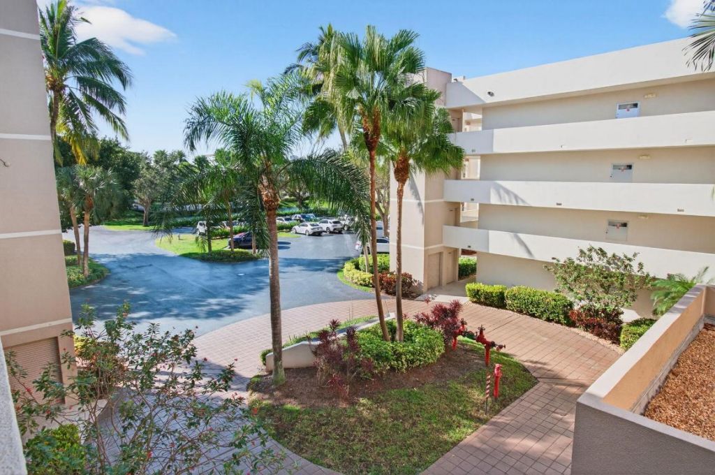 5900 Camino Del Sol, Unit 304, Boca Raton, FL 33433 Photo
