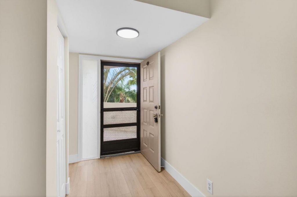 5900 Camino Del Sol, Unit 304, Boca Raton, FL 33433 Photo