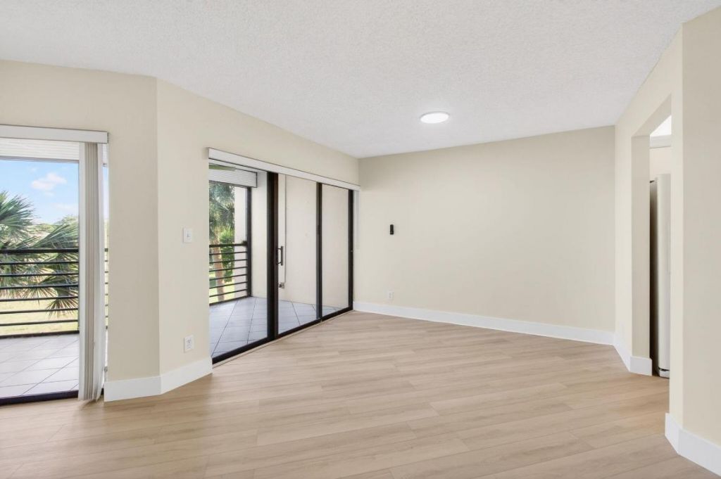 5900 Camino Del Sol, Unit 304, Boca Raton, FL 33433 Photo