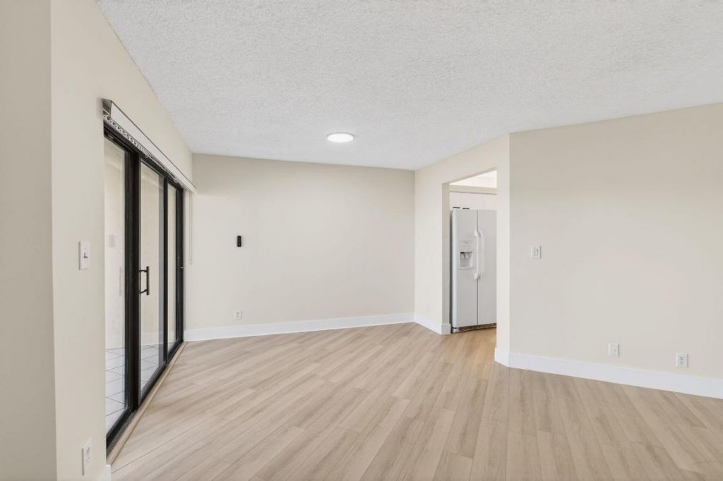 5900 Camino Del Sol, Unit 304, Boca Raton, FL 33433 Photo