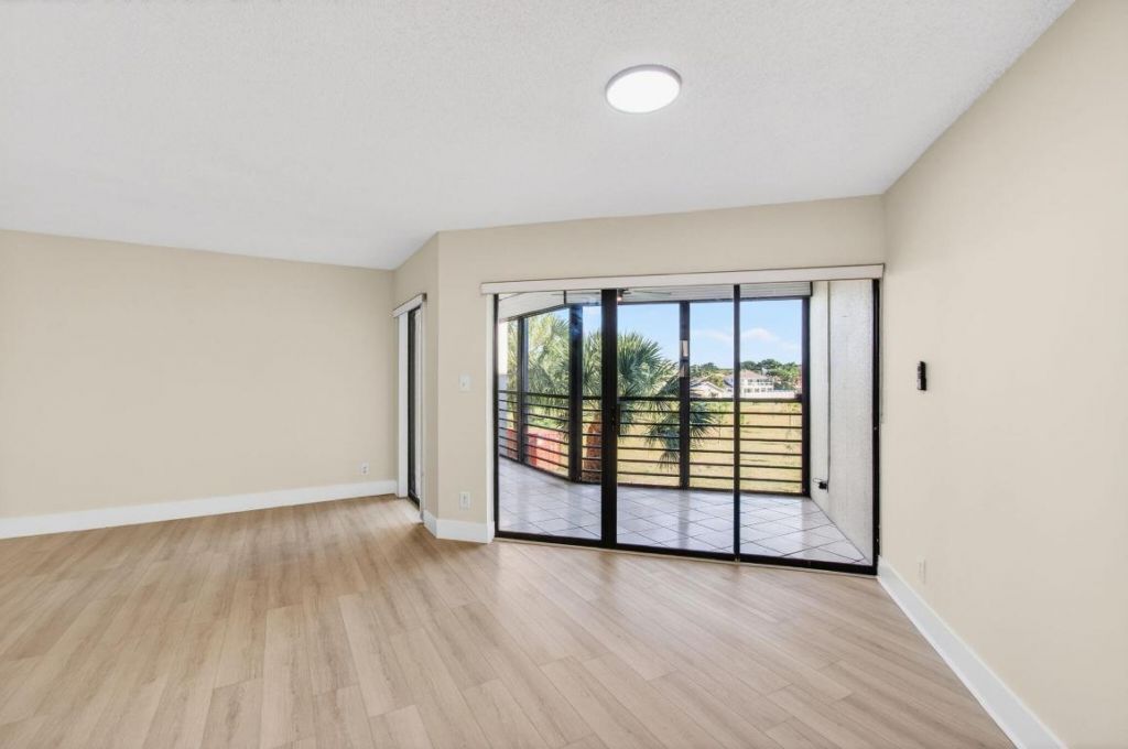 5900 Camino Del Sol, Unit 304, Boca Raton, FL 33433 Photo