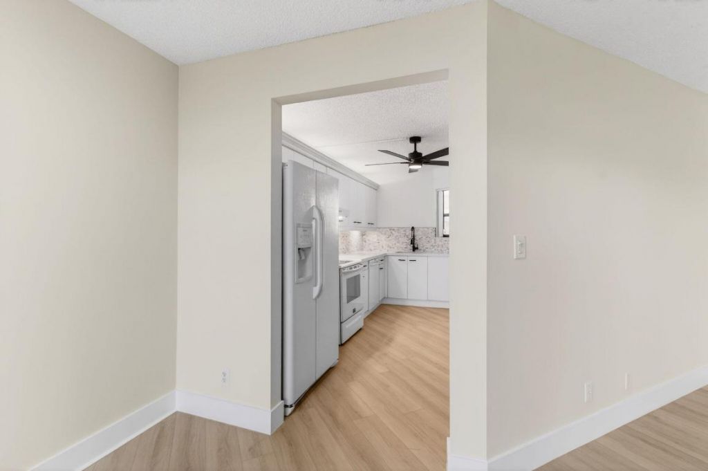 5900 Camino Del Sol, Unit 304, Boca Raton, FL 33433 Photo