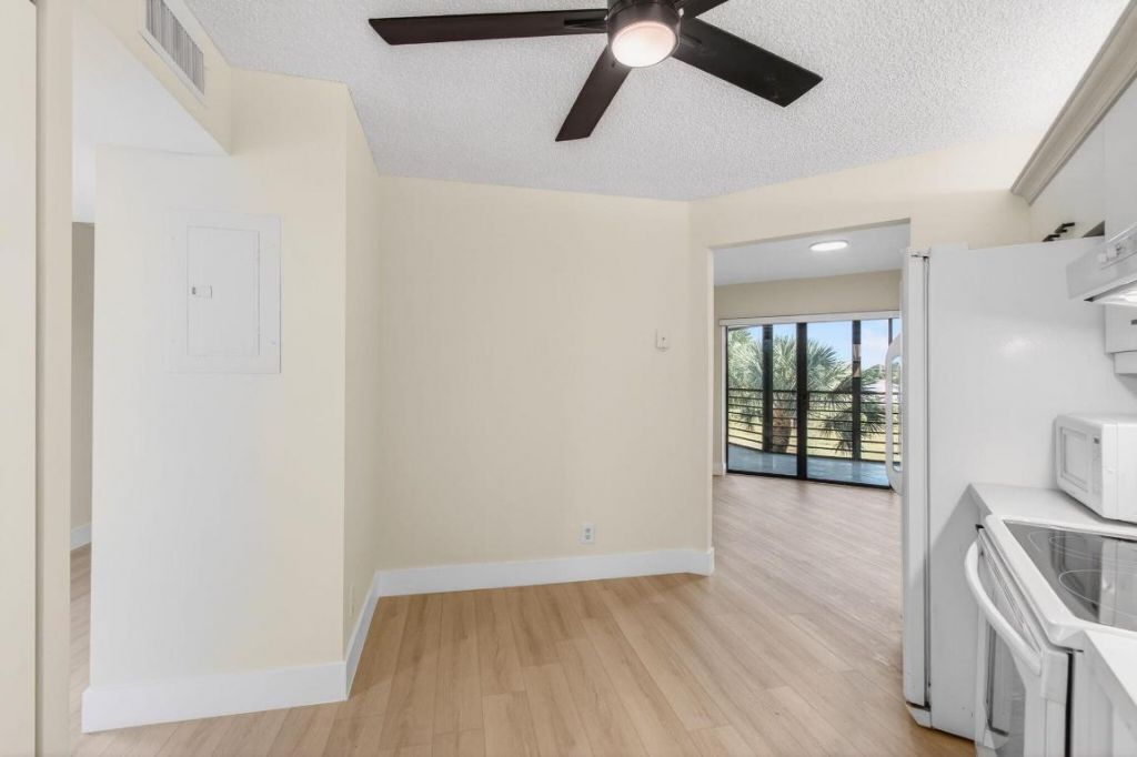 5900 Camino Del Sol, Unit 304, Boca Raton, FL 33433 Photo