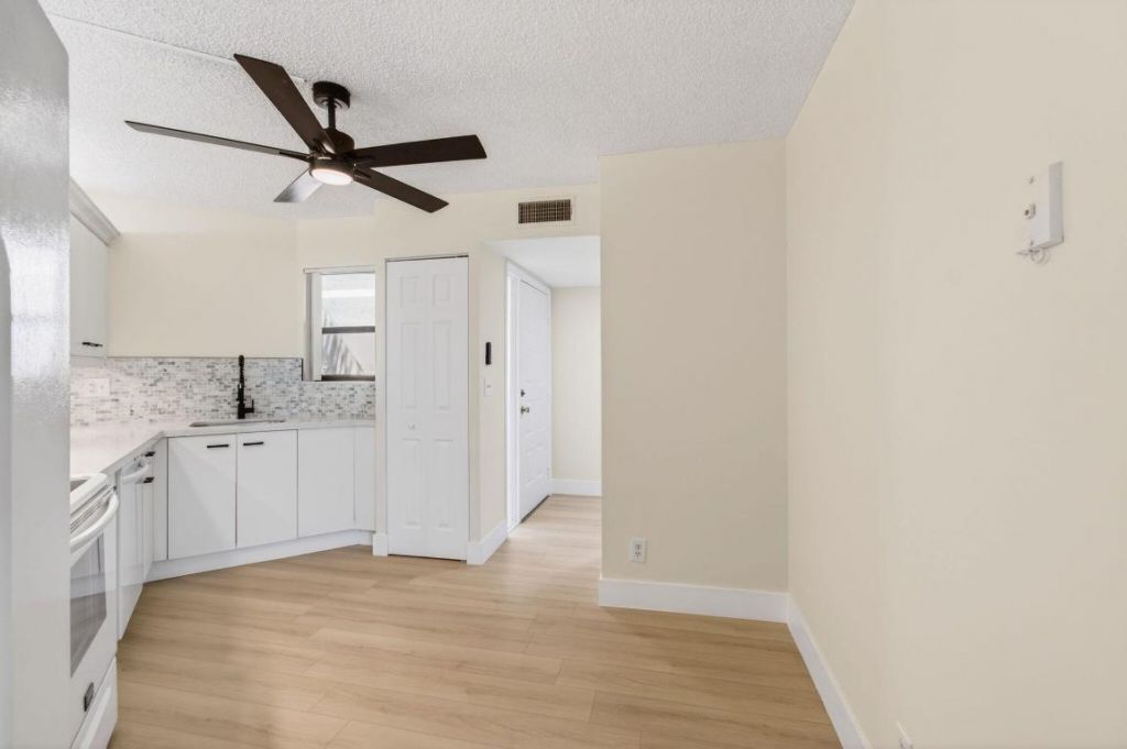 5900 Camino Del Sol, Unit 304, Boca Raton, FL 33433 Photo