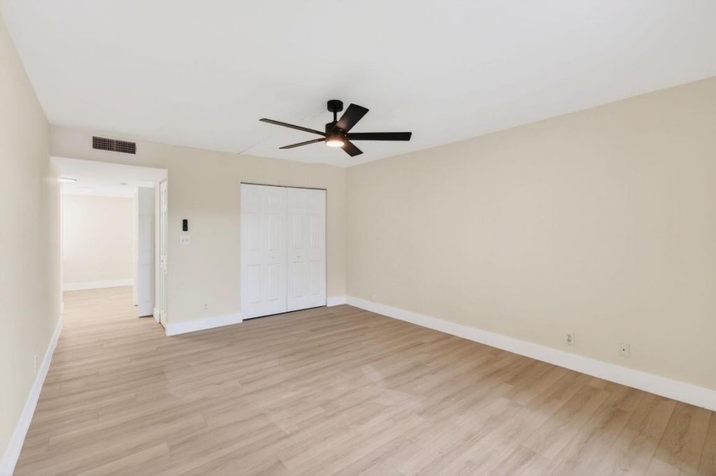 5900 Camino Del Sol, Unit 304, Boca Raton, FL 33433 Photo