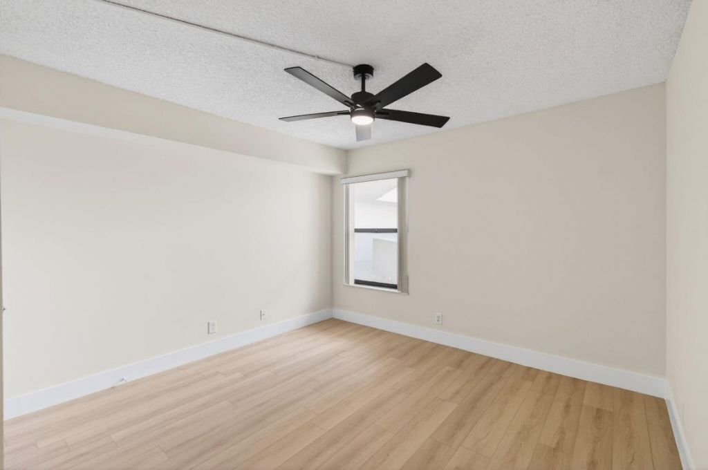 5900 Camino Del Sol, Unit 304, Boca Raton, FL 33433 Photo