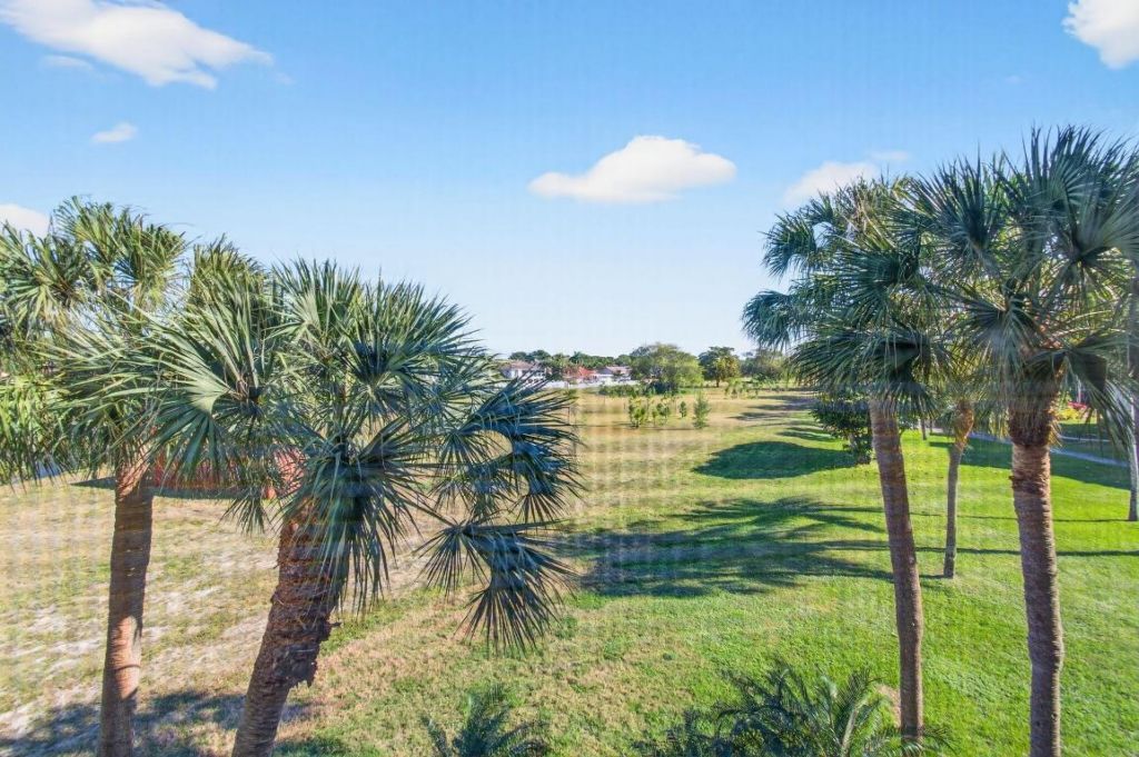 5900 Camino Del Sol, Unit 304, Boca Raton, FL 33433 Photo