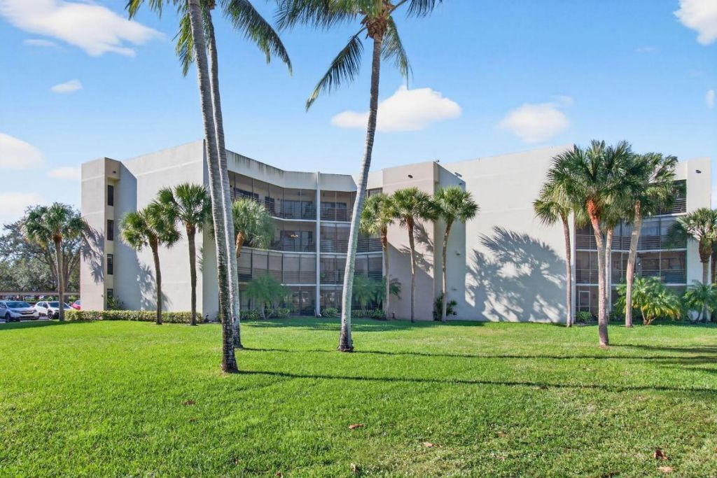 5900 Camino Del Sol, Unit 304, Boca Raton, FL 33433 Photo