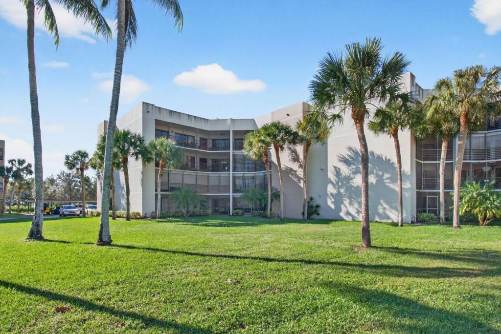 5900 Camino Del Sol, Unit 304, Boca Raton, FL 33433 Photo