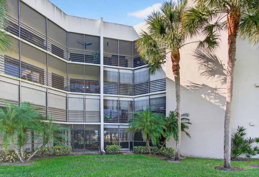 5900 Camino Del Sol, Unit 304, Boca Raton, FL 33433 Photo
