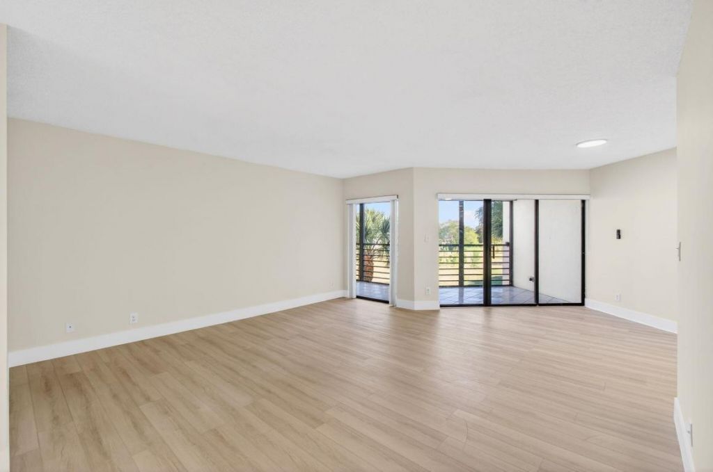 5900 Camino Del Sol, Unit 304, Boca Raton, FL 33433 Photo