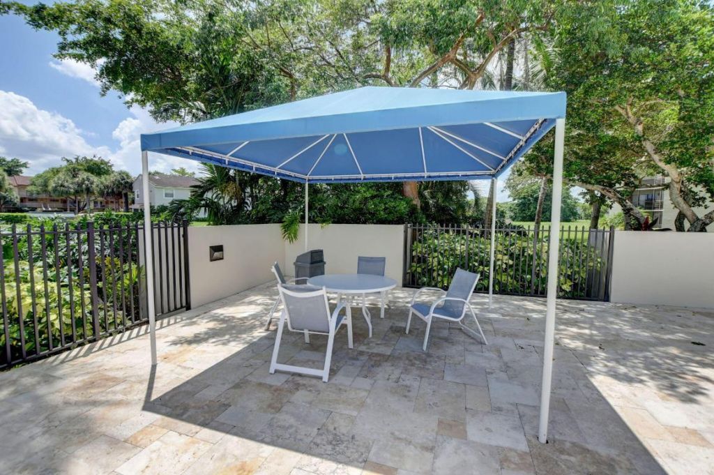 5900 Camino Del Sol, Unit 304, Boca Raton, FL 33433 Photo