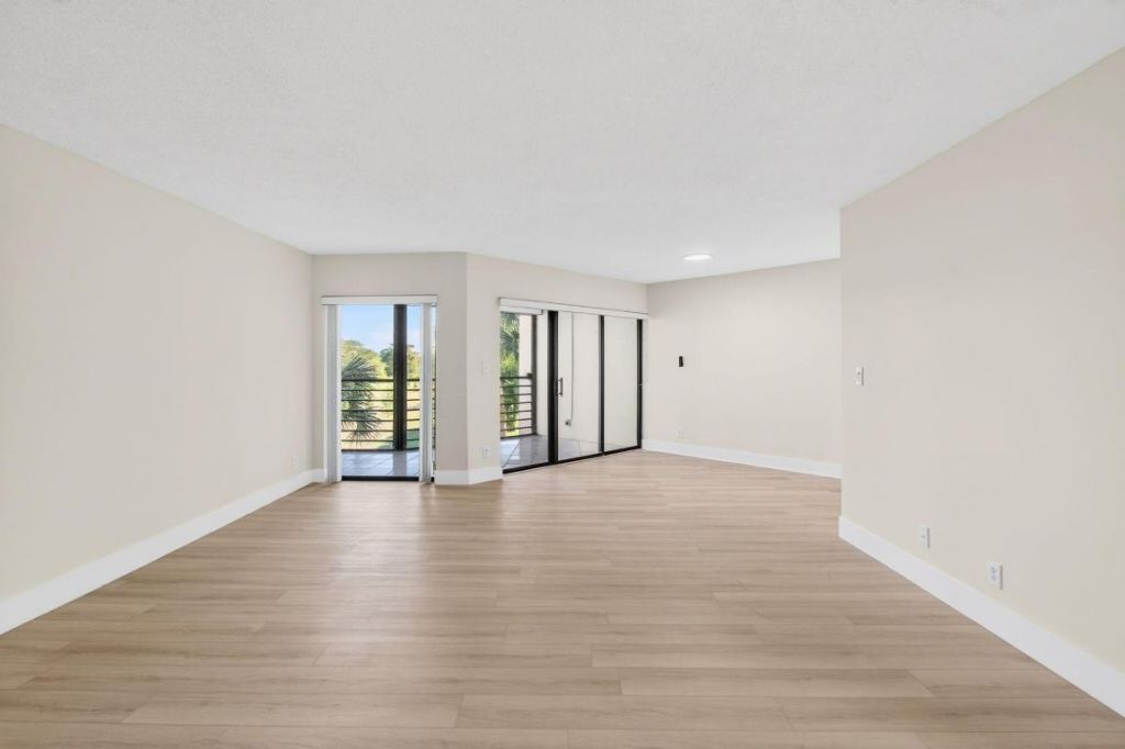 5900 Camino Del Sol, Unit 304, Boca Raton, FL 33433 Photo