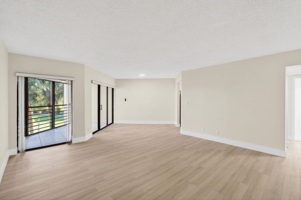 5900 Camino Del Sol, Unit 304, Boca Raton, FL 33433 Photo
