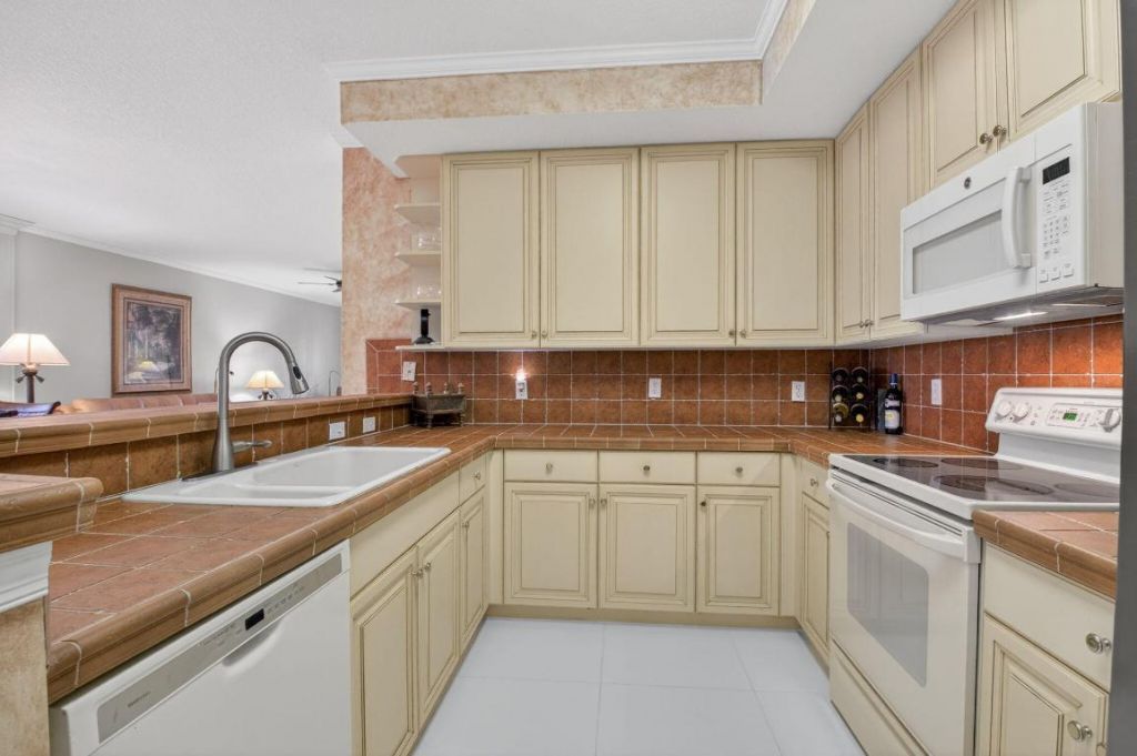 22715 Camino Del Mar, Unit 21, Boca Raton, FL 33433 Photo