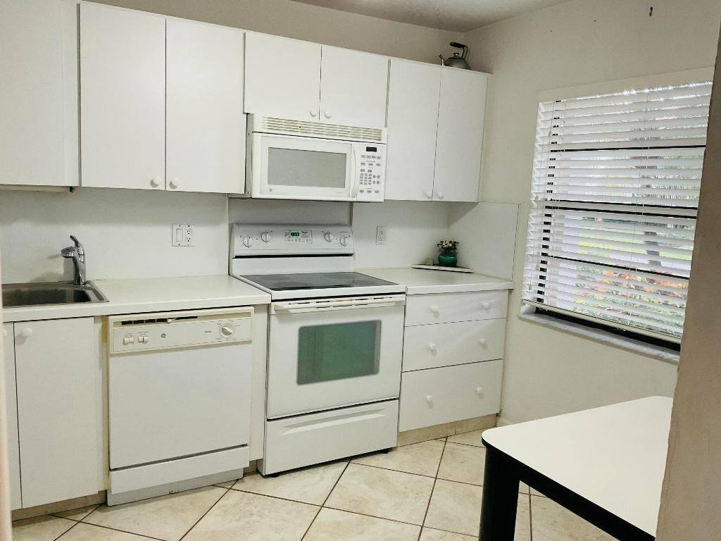 7979 Eastlake Drive, Unit F, Boca Raton, FL 33433 Photo