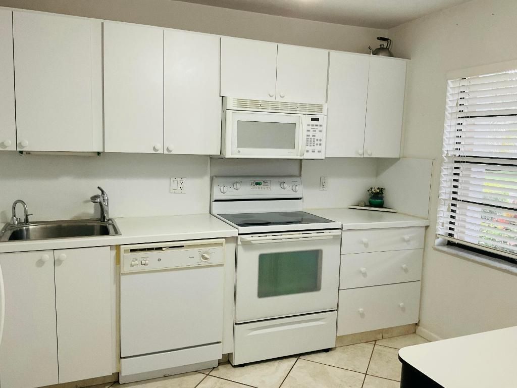 7979 Eastlake Drive, Unit F, Boca Raton, FL 33433 Photo