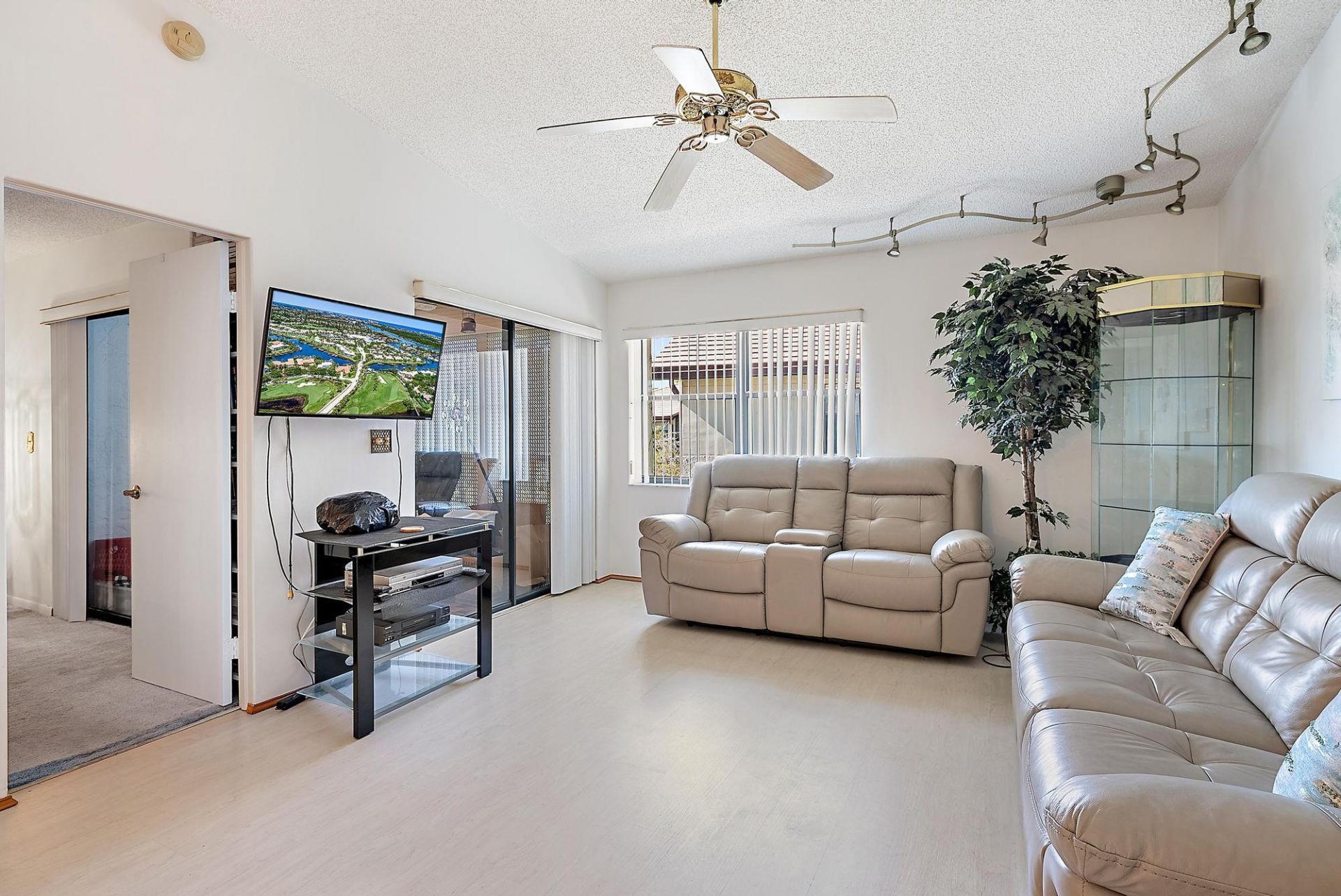 7633 Tahiti Lane, Unit 204, Lake Worth, FL 33467 Photo