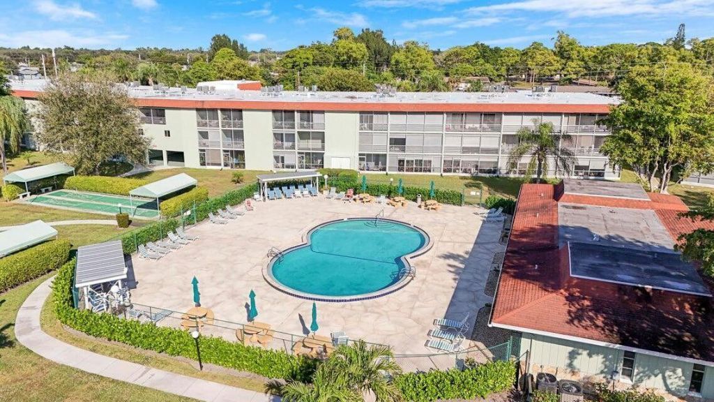 3100 Springdale Boulevard, Unit 310, Palm Springs, FL 33461 Photo