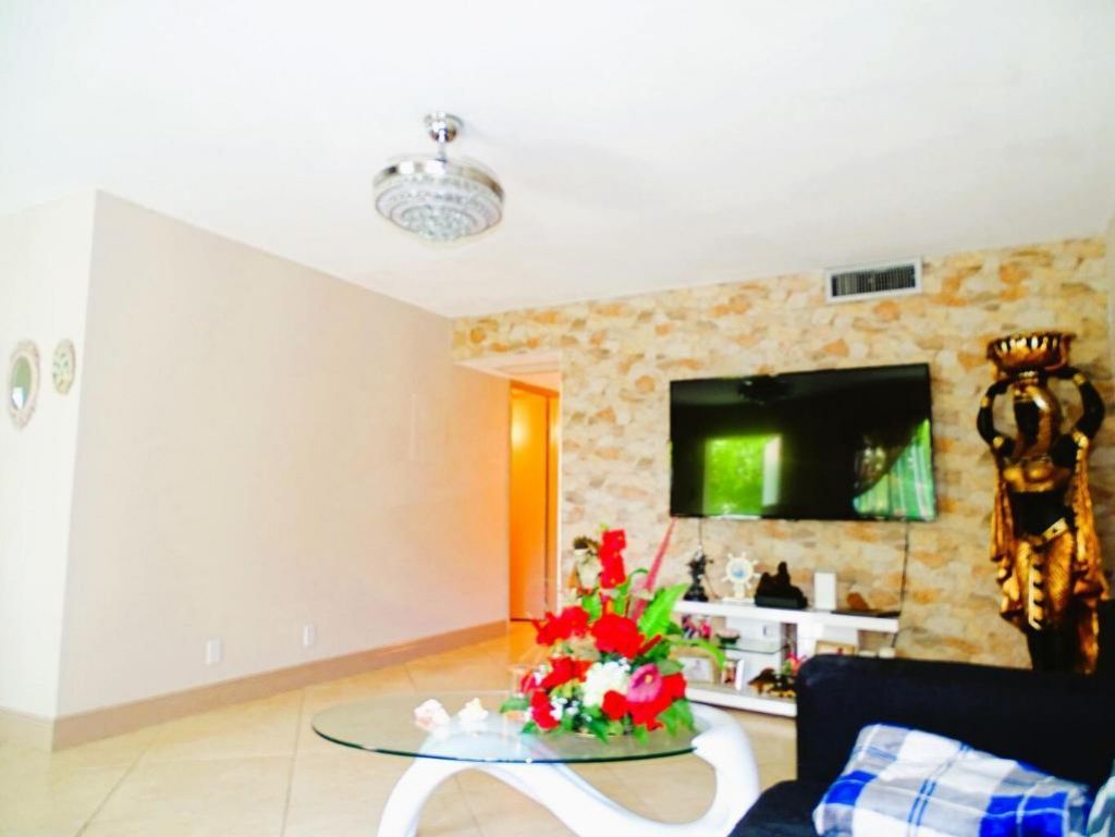 3100 Springdale Boulevard, Unit 310, Palm Springs, FL 33461 Photo