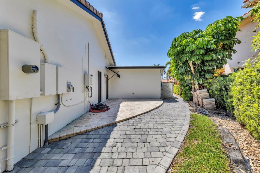 633 4th Key Drive, Fort Lauderdale, FL 33304 Photo