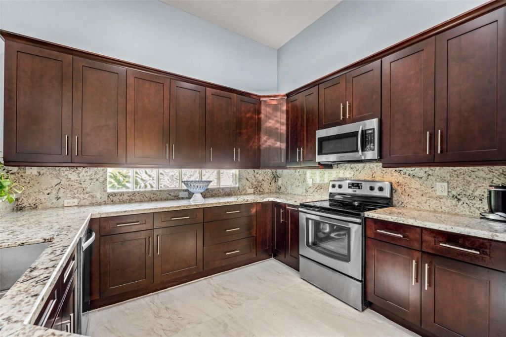 3852 Oak Ridge Circle, Weston, FL 33331 Photo