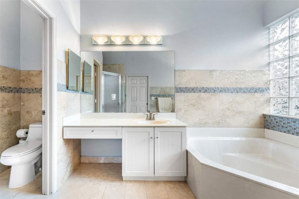 3852 Oak Ridge Circle, Weston, FL 33331 Photo