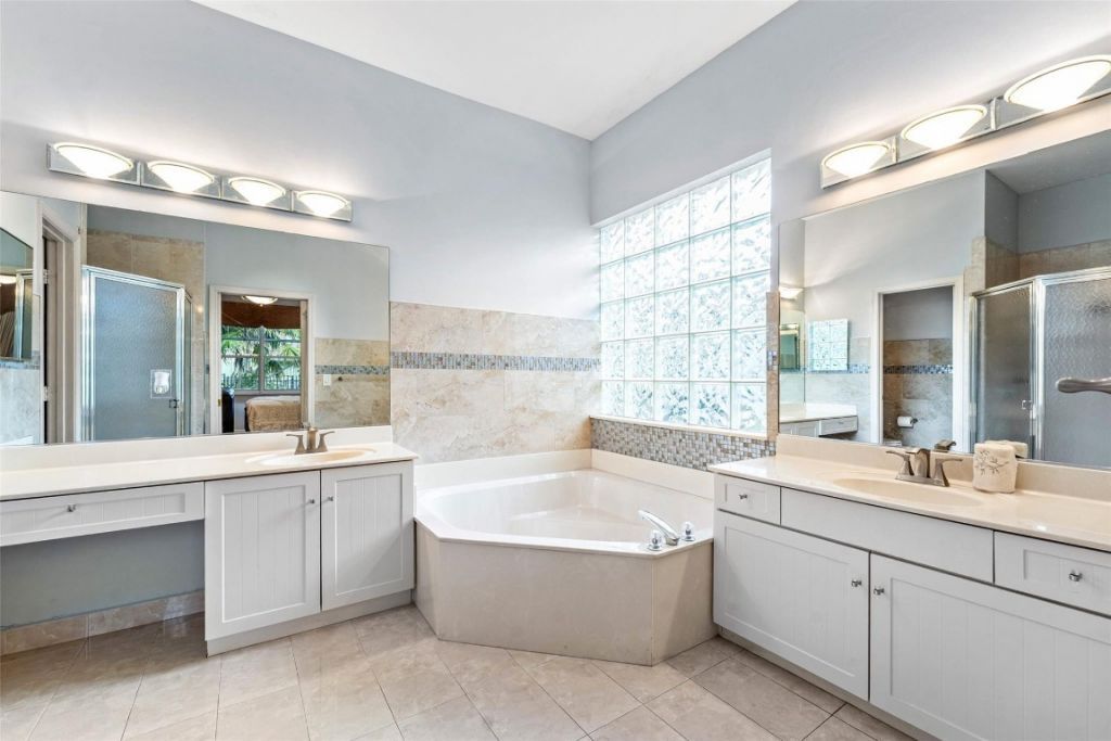 3852 Oak Ridge Circle, Weston, FL 33331 Photo