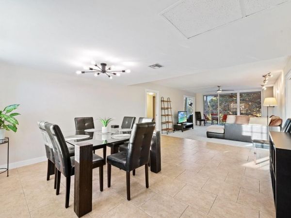 3900 Oaks Clubhouse Dr, Unit 310, Pompano Beach, FL 33069